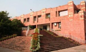 A Twitter fight between Ramdas Athawale and Shashi Tharoor leaves JNU in the dust
