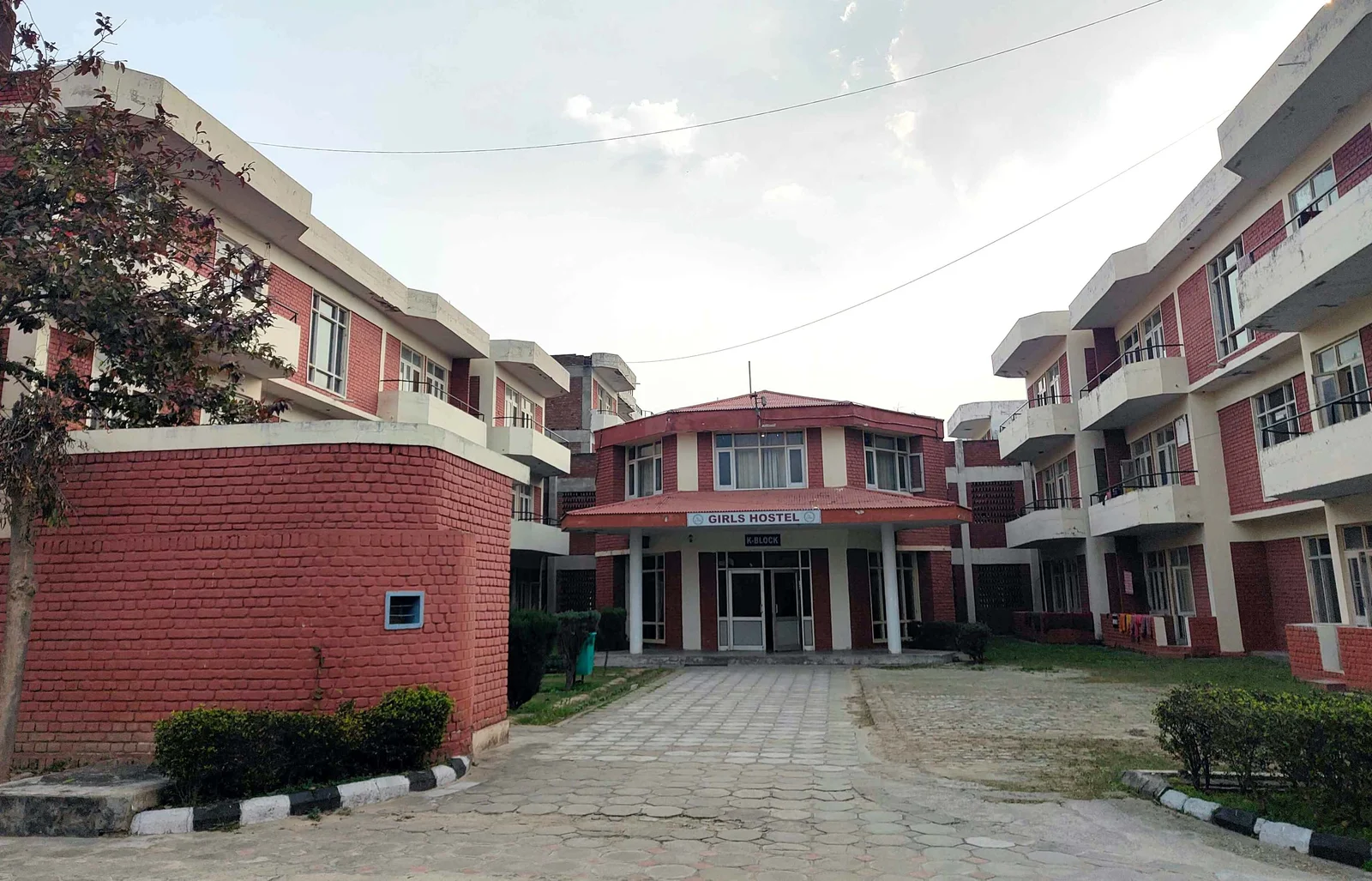 Hostel-Girls