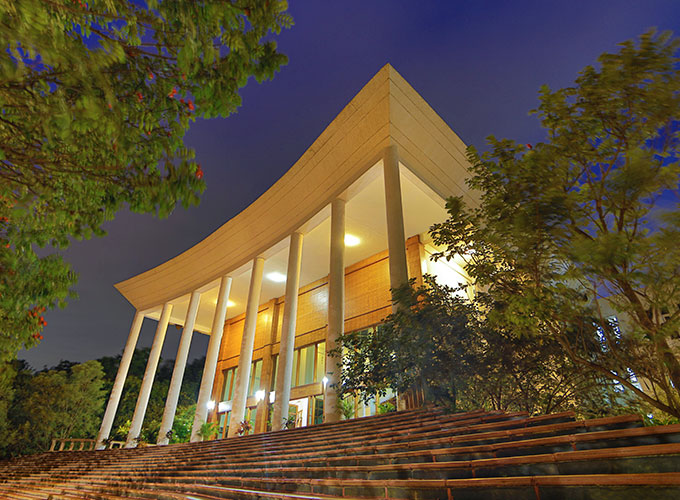 campus-life-library-1